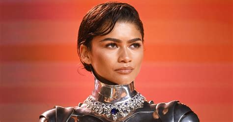 Zendaya Impacta Con Su Robótica Elección De Vestuario Para El Estreno