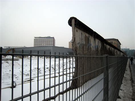 Remains Of The Berlin Wall 2010 Niederkirchstrasse Berli Flickr