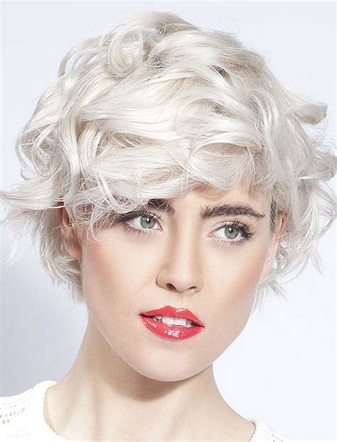 There are short haircuts that still allow you to embrace your curly locks. The 32 Coolest Gray Hairstyles for Every Lenght and Age - Page 2 - HAIRSTYLES
