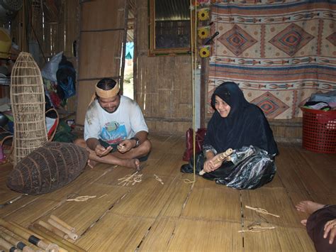 Sumpit adalah merupakan alat tradisional bagi kaum pribumi di negeri sarawak, sabah, kepulauan borneo dan orang asli di semenanjung untuk memburu binatang liar… SELAMAT DATANG KE BLOG RASMI KRAFTANGAN MALAYSIA CAWANGAN ...