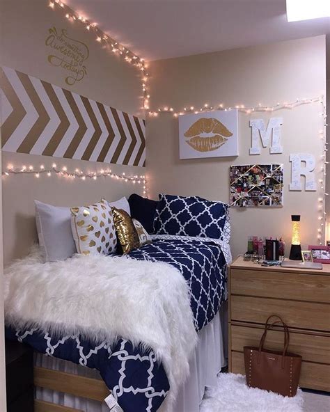 30 Cute Girl Dorm Room Design Ideas Dorm Room Designs College Bedroom Decor Cool Dorm Rooms