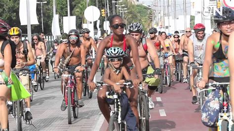 Ciclistas Protestaron Desnudos Por El Centro De Caracas Youtube