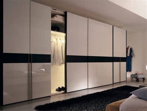 For today, we will give you the first collection of bedroom wardrobe cabinets that have wooden finishes. Modular Wardrobes Manufacturers in Gurgaon | Samrat Interiors
