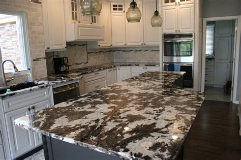 The most popular natural stone countertop material, granite is what many homeowners turn to when it's time to upgrade. KITCHEN BEAUTIFUL GRANITE COUNTERTOP | GOQ