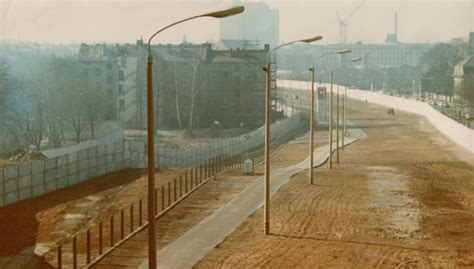 • 2,2 млн просмотров 4 года назад. Bau und Fall der Berliner Mauer