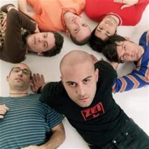 Goo.gl/u27q7h fino all'imbrunire è il primo singolo. Italians For Darfur