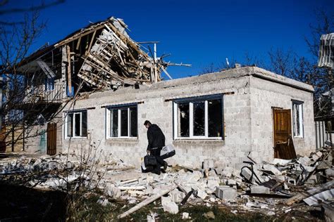 Reforços De Armamento Pesado Chegam A Donetsk Leste Da Ucrânia