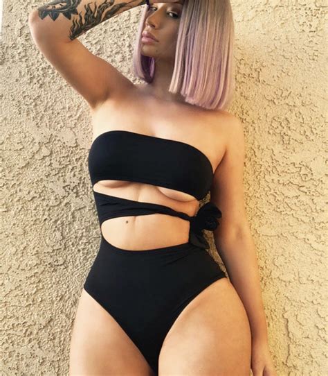 Iggy Azalea Instagram Black Widow Rapper Bares Bikini Lines In Scandalous Front Zip Thong
