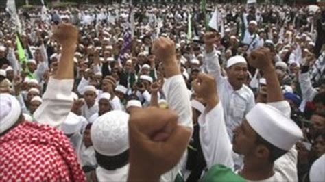 Indonesia Province Announces Ahmadiyah Curbs Bbc News