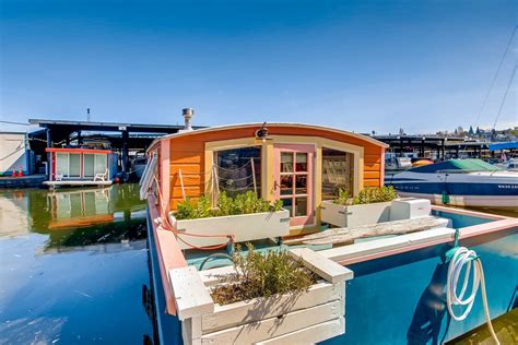 Photo 14 Of 15 In 7 Must See Houseboats You Can Buy Right Now From Snatch Up This Darling