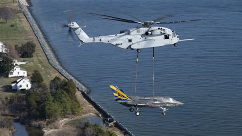 Us Marines Ch 53k Helicopter Lifts F 35c For First Time