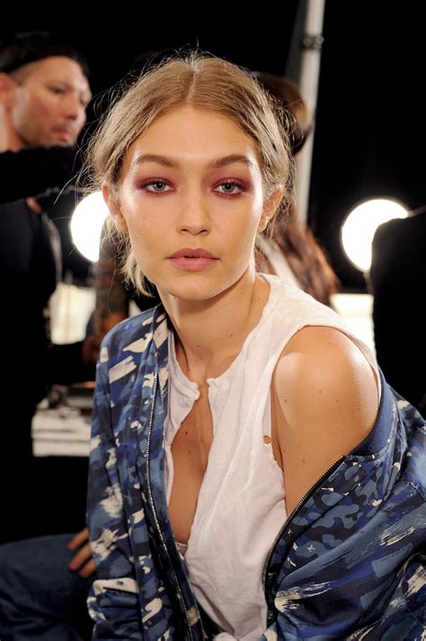 🔞her eyes are simply mesmerizing of gigi hadid nude