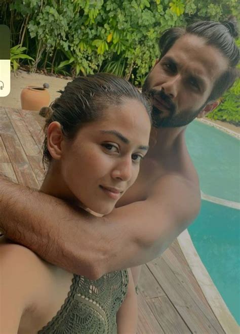 shahid kapoor mira rajput pose for the perfect maldives selfie she wants to take the trainer