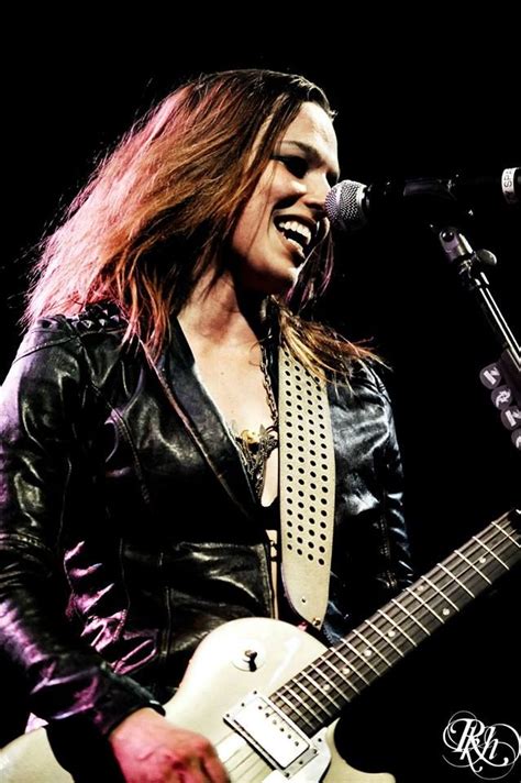 Lzzy Hale In 2023 Lzzy Hale Halestorm Female Guitarist