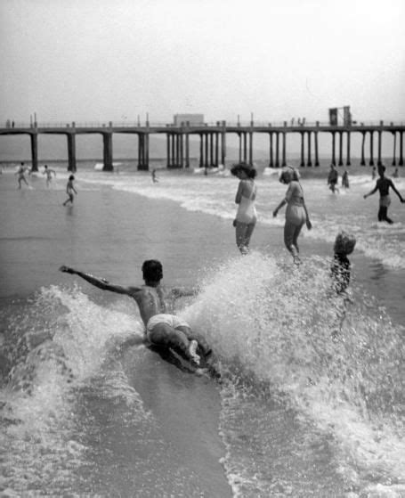 What A Day At The Beach Looked Like In 1948 Hermosa Beach Beach Look Beach