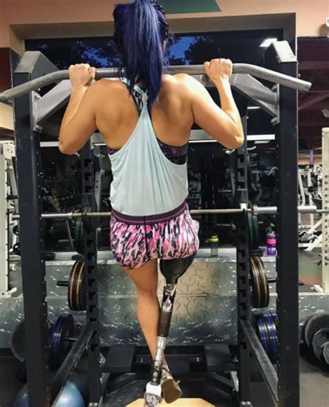 Brenna Huckaby Latleta Paralimpica Senza Una Gamba Posa Su Sport Illustrated Roba Da Donne
