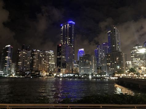 Downtown Miami Night Skyline In 2020 Miami Skyline Miami Night