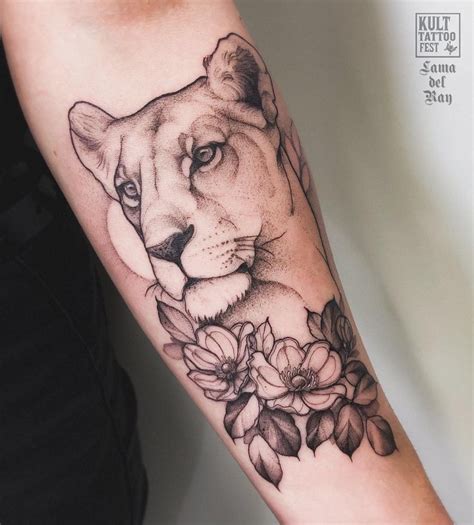 Lioness Tattoo Tattoo Ideas And Inspiration Circle Tattoos Lioness