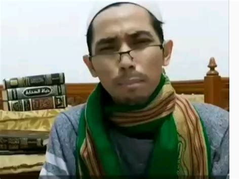 Lihat istri temannya cantik, lelaki ini tega main belakang, lihat apa yang terjadi. (Video) Pernyataan Ustadz Maaher At-Thuwailibi Setelah ...