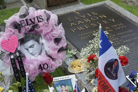 Where Elvis Presley And His Family Members Are Buried At Graceland