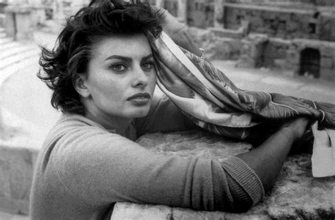 Sophia loren.sophia loren, nome d'arte di sofia villani scicolone (roma, 20 settembre 1934), è un'attrice cinematografica italiana.è. Sophia Loren - Portrait einer Diva - Medientipp