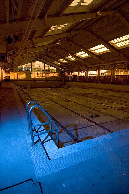 Shallow End Abandoned Indoor Olympic Size Pool At Fort Ord Flickr