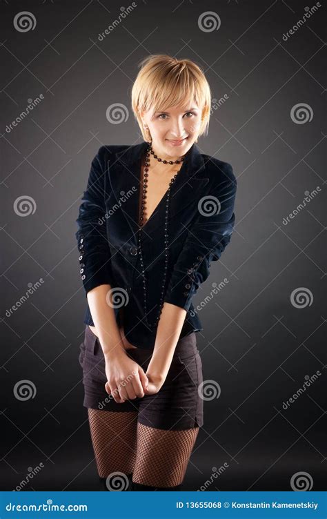 Femme Blond Sexuel Dans La Jupe Courte Photo Stock Image Du Sensualité Jupe 13655068