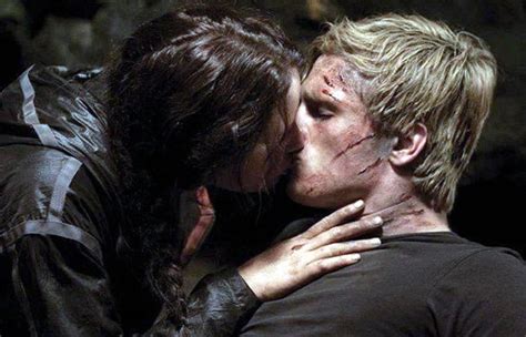 ‘catching Fire’ Katniss And Peeta Kiss — Jennifer Lawrence Interview Hollywood Life