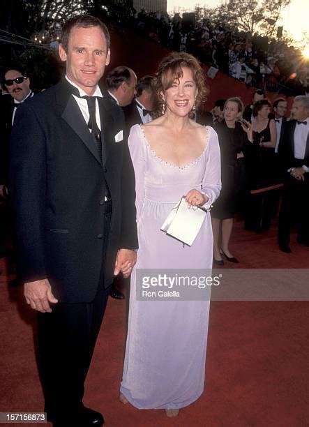 Catherine Ohara And Husband Bo Photos Et Images De Collection Getty