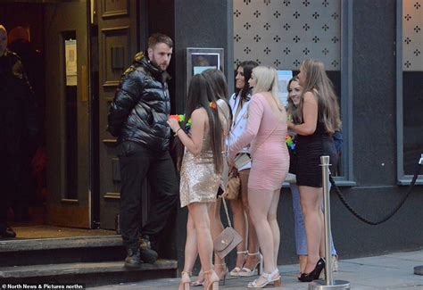 Revellers Crowd Into City Centres To Kick Off The Balmy Bank Holiday Weekend Daily Mail Online