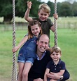 Príncipe William completa 38 anos de idade e aparece em fotos inéditas ...