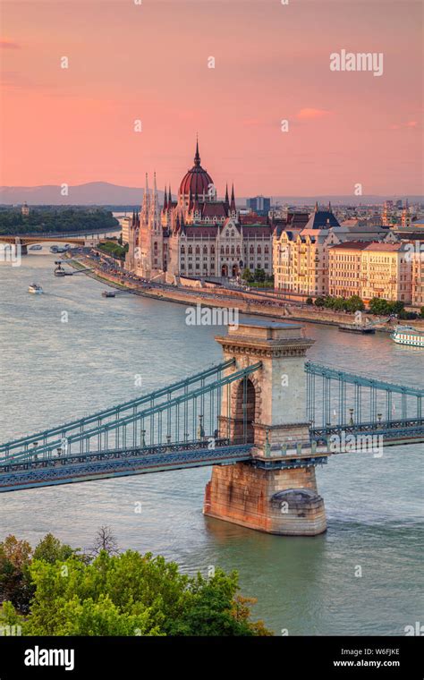 Szechenyi Chain Bridge Hi Res Stock Photography And Images Alamy