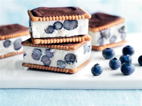 Den abgekühlten kuchen in 18 stücke schneiden. Parfait-Dessert-Rezept & alles über das Trend-Eis von ...