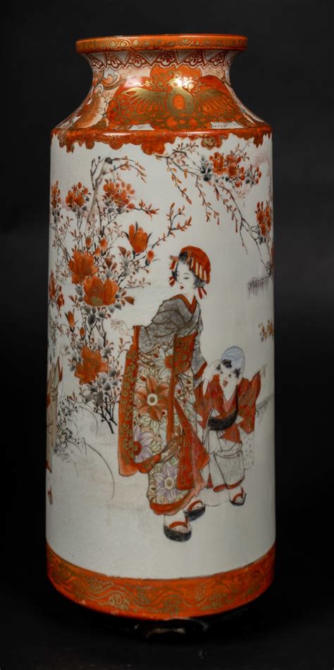 Vaso Cilindrico In Porcellana Kutani Dipinta Con Dame E Fiori Giappone