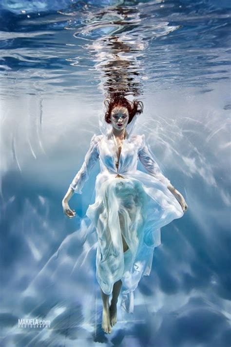 Beautiful Women Who Enjoy Underwater Photography Underwater Photos