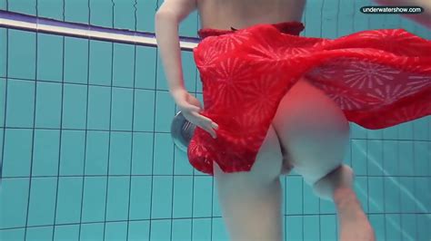 libuse goes underwater in the pool eporner