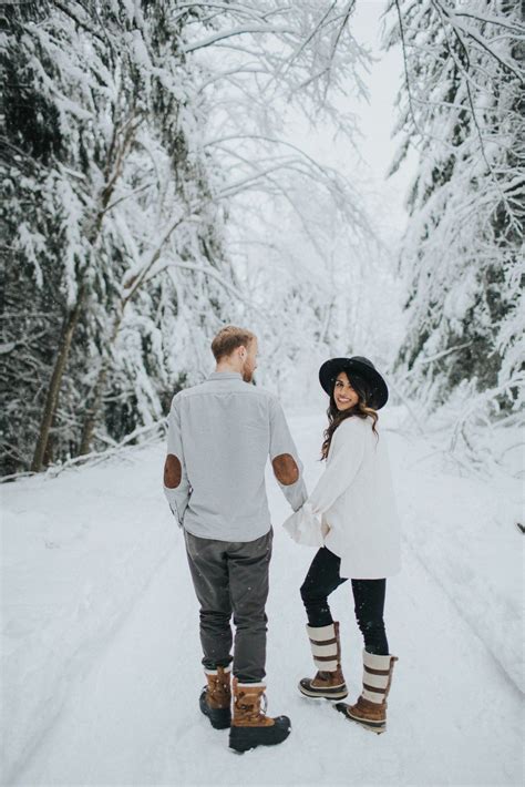 The Cutest Winter Engagement Shoot Snow Engagement Photos Winter