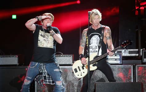 Matt sorum, steven adler, duff mckagan und slash (bild: Guns N' Roses reschedule their UK and European tour to 2022