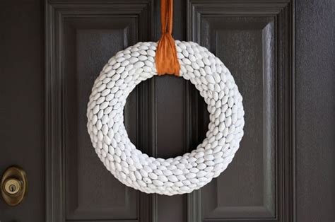 A wreath is symbolic of the cycle of life and when it's spring season, a spring wreath is all you need to get all the happy vibes from the universe get directed to your home! Acorn Wreaths - The Modern Home