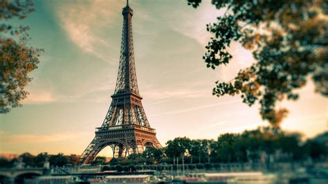 Download Hd Wallpapers Of 158766 Eiffeltower Clouds Paris Free