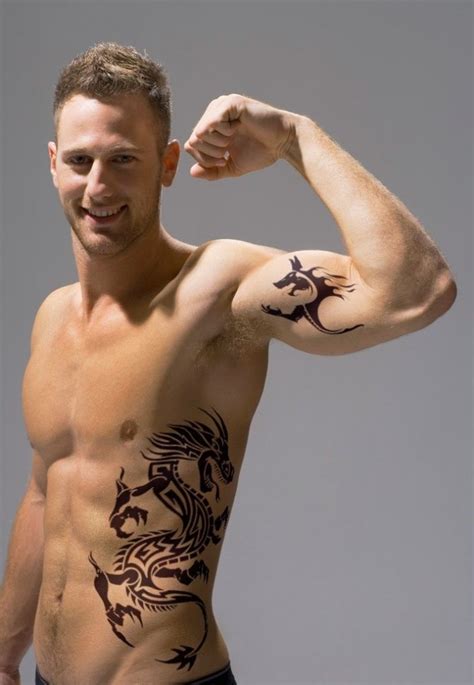 Vyrų kūno tatuiruotės ir jų reikšmės ant nugaros kaklo iš šono ir nugaros pilvo krūtinės