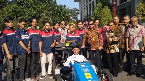 Tim Mobil Listrik Yacaranda Ugm Kembangkan Mobil Listrik Yang Memakai