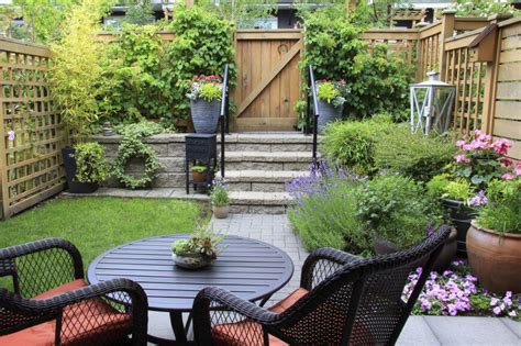 Gorgeous garden and front yard landscaping ideas that help highlight the beauty and architectural features your house. 35 Wonderful Ideas How To Organize A Pretty Small Garden Space