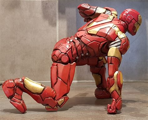 Descargar Iron Man Mk43 Super Hero Landing Pose With Lights