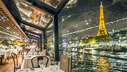 París: crucero con cena en la Torre Eiffel y Moulin Rouge | GetYourGuide
