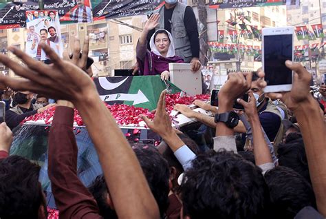 pakistan people s party ppp leader aseefa bhutto zardari election campaign rally passing
