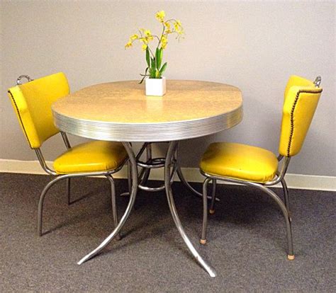 Love The Bright Yellow Retro Table And Chairs Retro Kitchen Tables Retro Dining Table