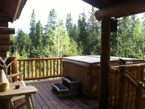 There are lodges, cabins with hot tubs, cabins with jacuzzi and more waiting for you in the midwest for the best hot tub vacations! Incrível Mtn Log Cabin, Hot Tub, isolado, perto de Breckenridge! Serene Awesomeness - Fairplay