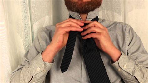How To Tie A Trinity Knot On Your Tie Youtube