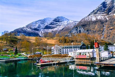 10 Beautiful Towns You Should Visit In Norway Hand